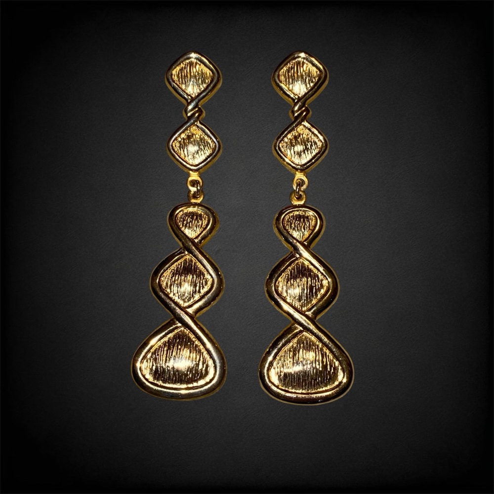 Vintage Gold-Toned Earrings Bundle - Picture 3 of 8